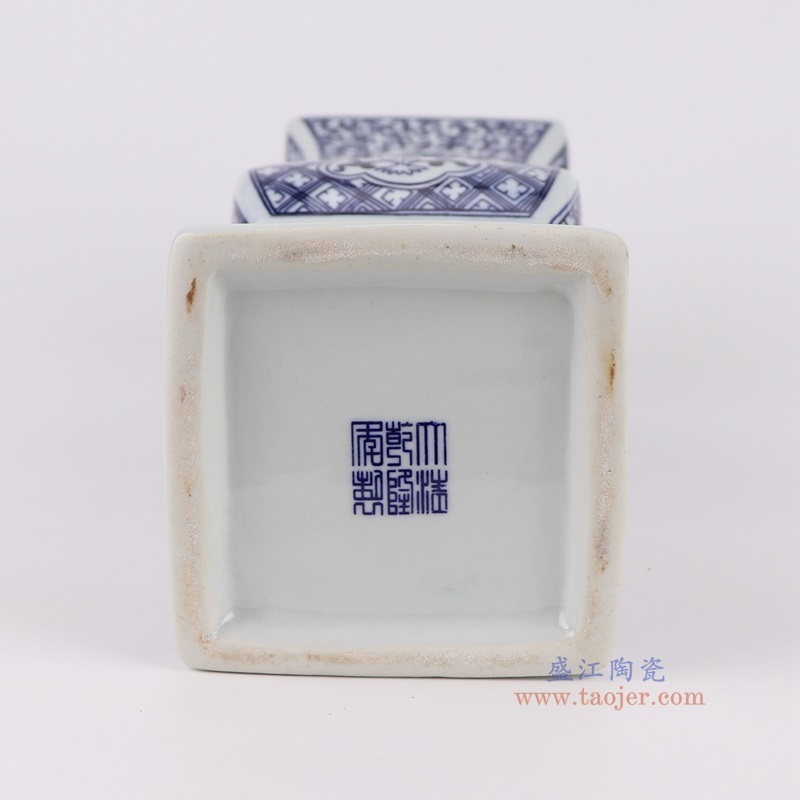 青花缠枝牡丹纹四方花菇瓶,产品编号:RYUJ57 产品尺寸(单位cm): 高33.7直径11.7口径17底径11重量1.95KG