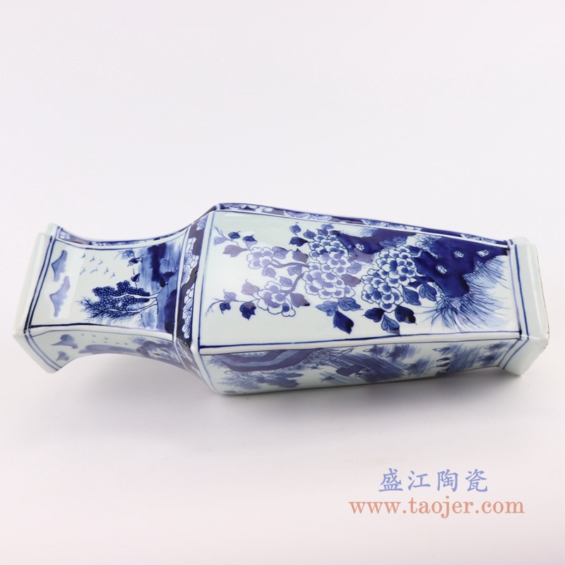青花花鸟菱形花瓶异形花瓶;产品编号:RYUK39 产品尺寸(单位cm): 高:37.3直径:23口径:18底径:17重量:2.3KG