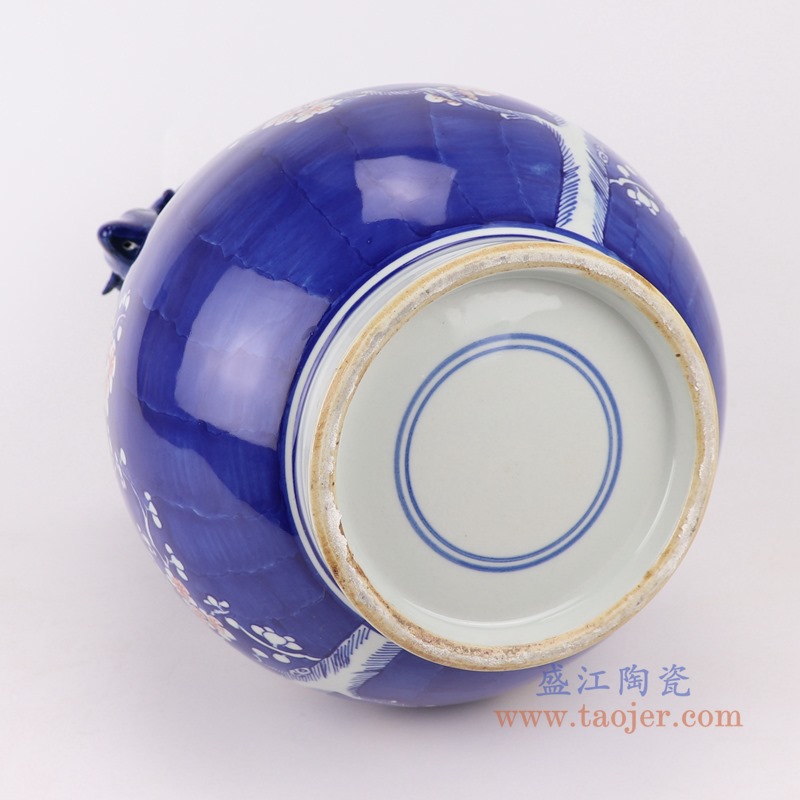 青花冰梅红梅双耳雕刻鹿耳福桶;产品编号:RYWG22 产品尺寸(单位cm): 高:30直径:22口径:14.2底径:13.5重量:2.6KG