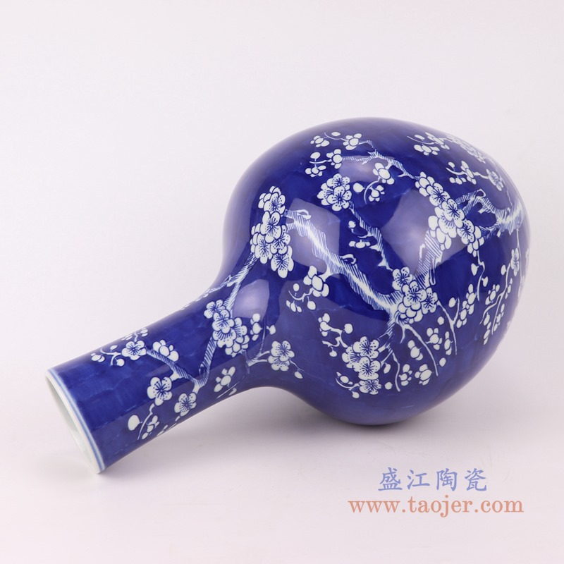 青花冰梅天球瓶;产品编号:RYWG23 产品尺寸(单位cm): 高:35.7直径:22口径:7.3底径:10重量:2.5KG