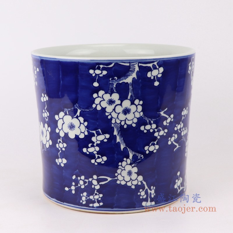 青花冰梅笔筒;产品编号:RYWG24 产品尺寸(单位cm): 高:20直径:22口径:22底径:20重量:2.6KG