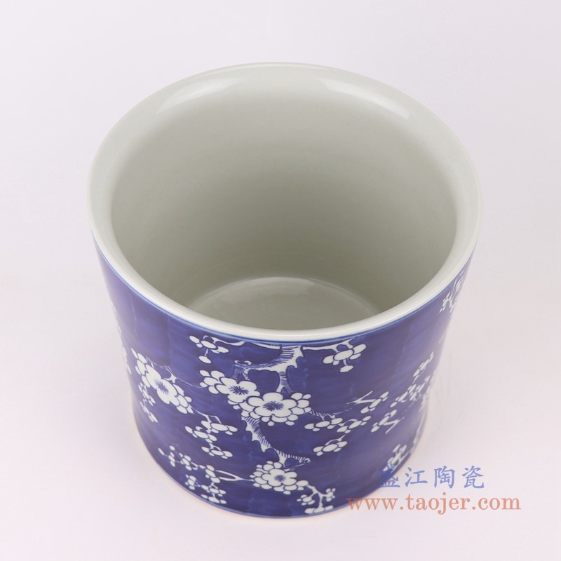青花冰梅笔筒;产品编号:RYWG24 产品尺寸(单位cm): 高:20直径:22口径:22底径:20重量:2.6KG