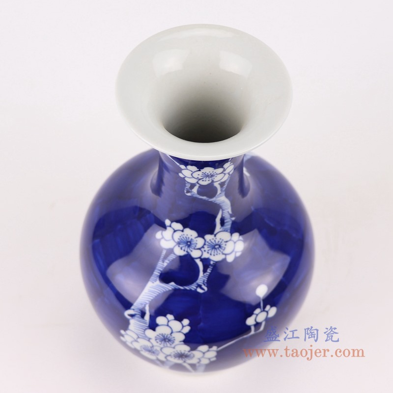 青花冰梅赏瓶;产品编号:RYWG28 产品尺寸(单位cm): 高:23.6直径:14口径:8.6底径:8.3重量:10KG