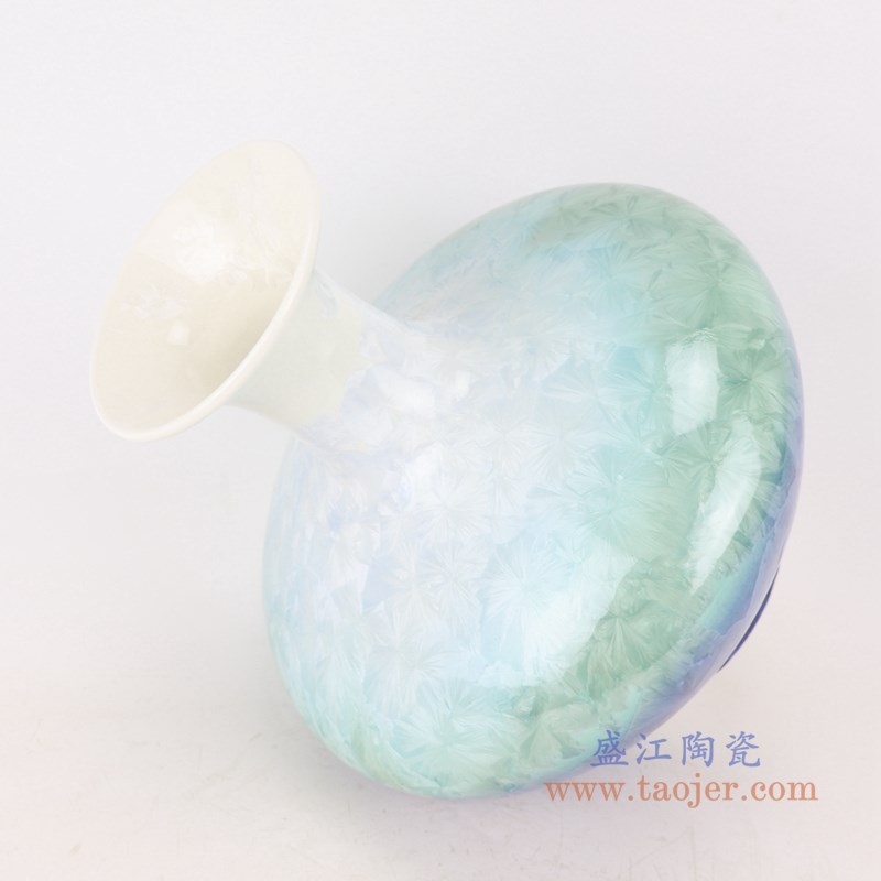 结晶釉白绿蓝底扁肚瓶;产品编号:RZCU05 产品尺寸(单位cm): 高:22.2直径:21.6口径:9.8底径:10重量:1.25KG