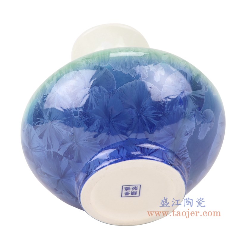 结晶釉白绿蓝底扁肚瓶；产品编号：RZCU05       产品尺寸(单位cm):  高：22.2直径：21.6口径：9.8底径：10重量：1.25KG
