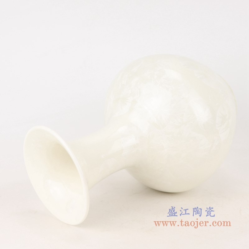 结晶釉纯白色底赏瓶;产品编号:RZCU10 产品尺寸(单位cm): 高:28.7直径:18.7口径:12.3底径:9.6重量:1.45KG