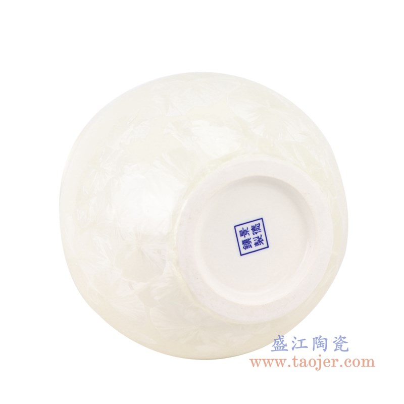 结晶釉纯白色底赏瓶；产品编号：RZCU10       产品尺寸(单位cm):  高：28.7直径：18.7口径：12.3底径：9.6重量：1.45KG