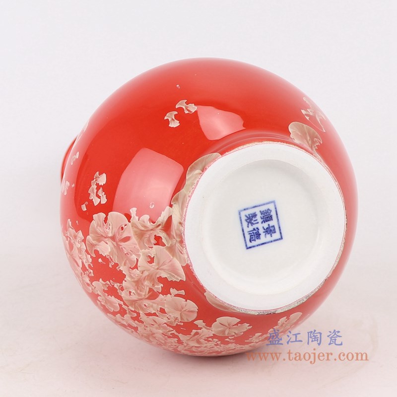 结晶釉红底红色长颈赏瓶;产品编号:RZCU14 产品尺寸(单位cm): 高:27.7直径:15口径:7.2底径:7.5重量:0.9KG