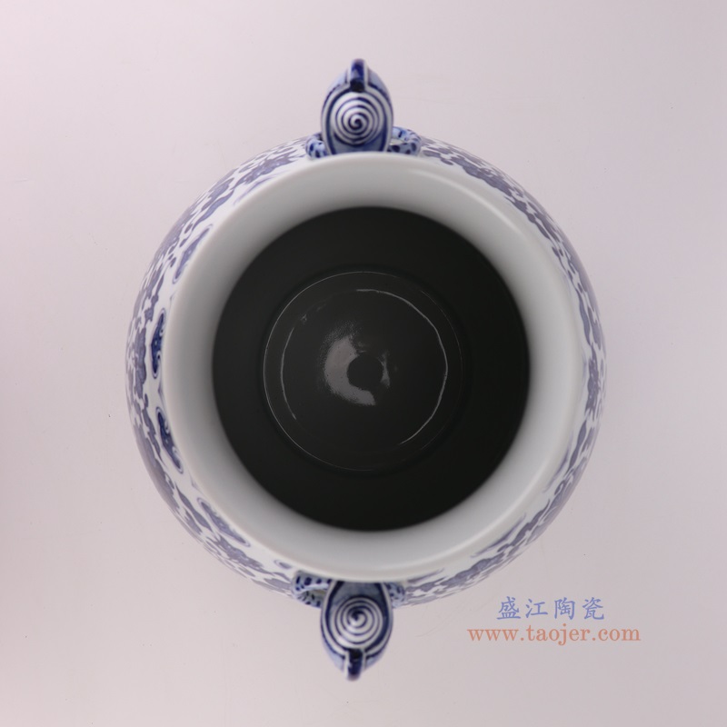 青花缠枝莲双耳福桶瓶,产品编号:RZFQ35 产品尺寸(单位cm): 高35.8直径28.4口径底径16.5重量5.05KG