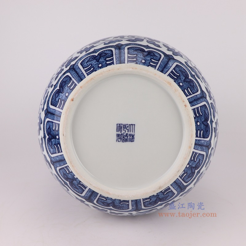 青花缠枝莲双耳福桶瓶,产品编号:RZFQ35 产品尺寸(单位cm): 高35.8直径28.4口径底径16.5重量5.05KG