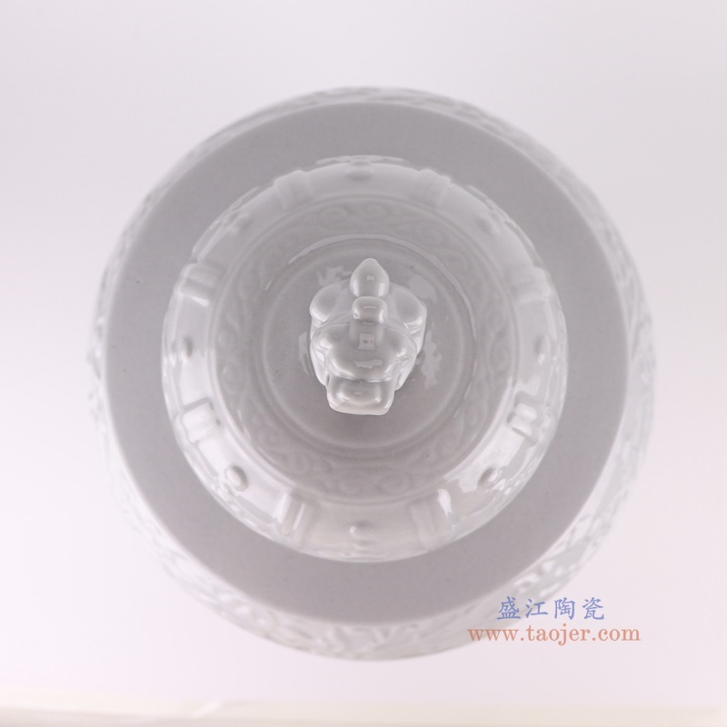 白色雕刻鱼藻纹荷花狮子头将军罐,产品编号:RZKO01-E 产品尺寸(单位cm): 高54.5直径29口径底径19.5重量7.6KG
