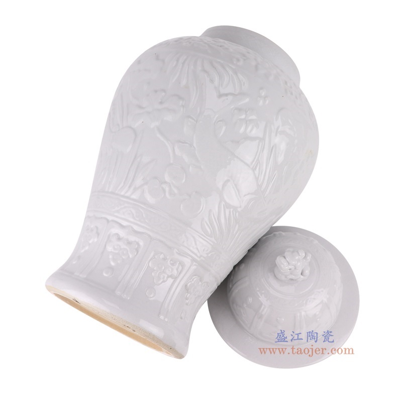 白色雕刻鱼藻纹荷花狮子头将军罐,产品编号:RZKO01-E 产品尺寸(单位cm): 高54.5直径29口径底径19.5重量7.6KG