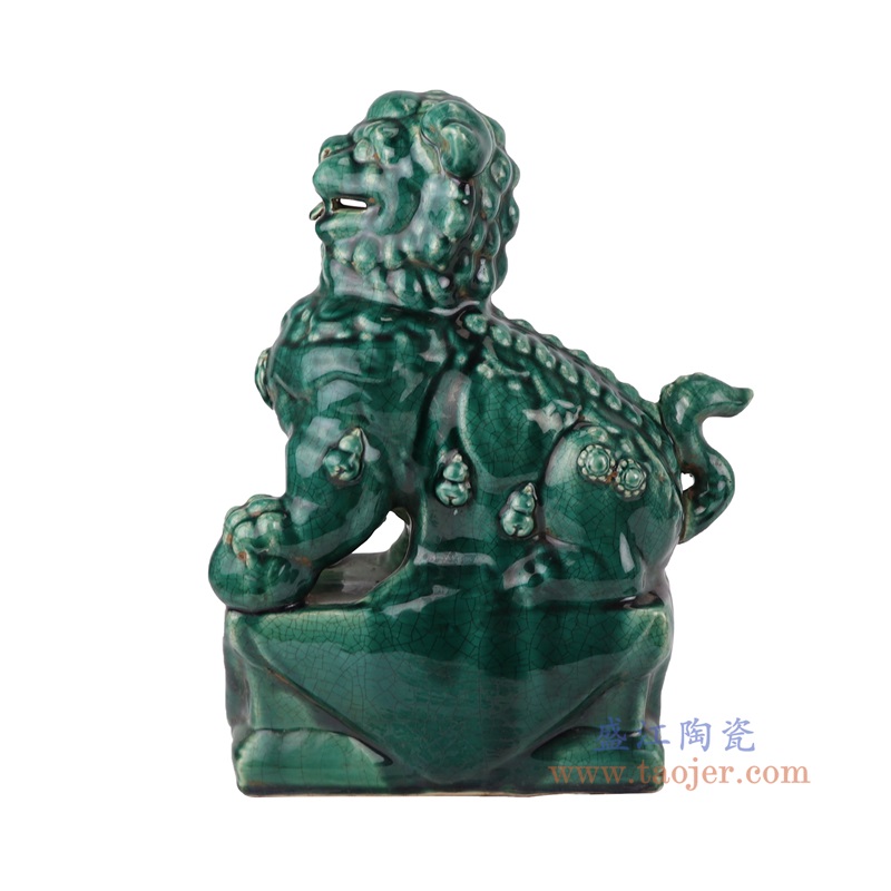窑变开片绿釉狮子狗一对,产品编号:RZKR49 产品尺寸(单位cm): 高37直径28.2口径21.2底径22.4重量3.4KG
