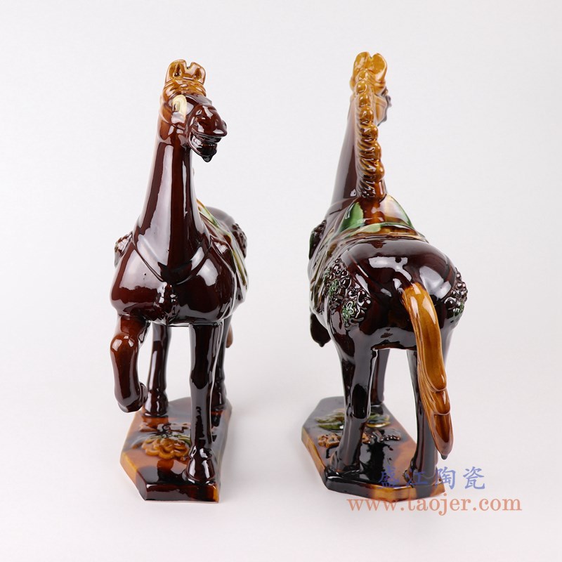 唐三彩雕刻雕塑马一对;产品编号:RZLI06 产品尺寸(单位cm): 高:35直径:26.5口径:底径:重量:1.65KG