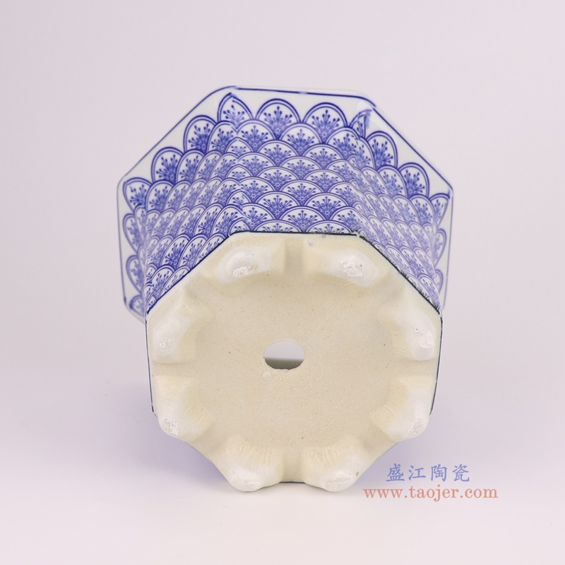 "青花花卉纹带托花盆三件套,产品编号:RZPR04 产品尺寸(单位cm): 高17.4 15.5 12.6直径23.8 22 16.7口径底径重量KG"