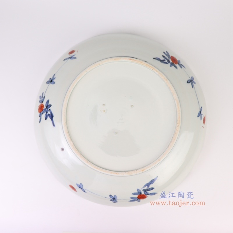 青花斗彩花卉双鱼纹大盘,产品编号:RZQF27 产品尺寸(单位cm): 高8直径44口径底径27.3重量3.9KG