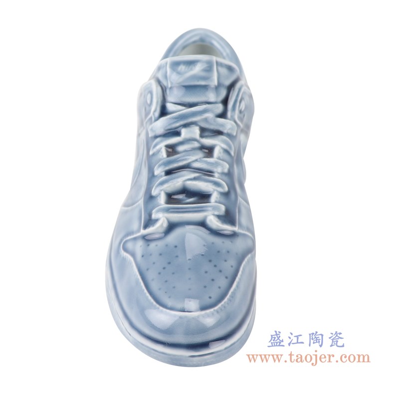 颜色釉青釉雕刻帆布纹耐克鞋子;产品编号:RZQU03 产品尺寸(单位cm): 高:11.5直径:24.5口径: 底径: 重量:0.5KG