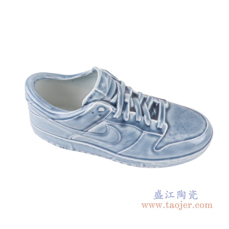 颜色釉青釉雕刻帆布纹耐克鞋子；产品编号：RZQU03       产品尺寸(单位cm):  高：11.5直径：24.5口径： 底径： 重量：0.5KG
