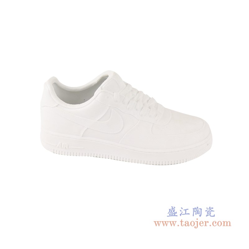 颜色釉雕刻亚光纯白耐克鞋子;产品编号:RZQU05 产品尺寸(单位cm): 高:11.5直径:24.2口径:底径:重量:0.85KG