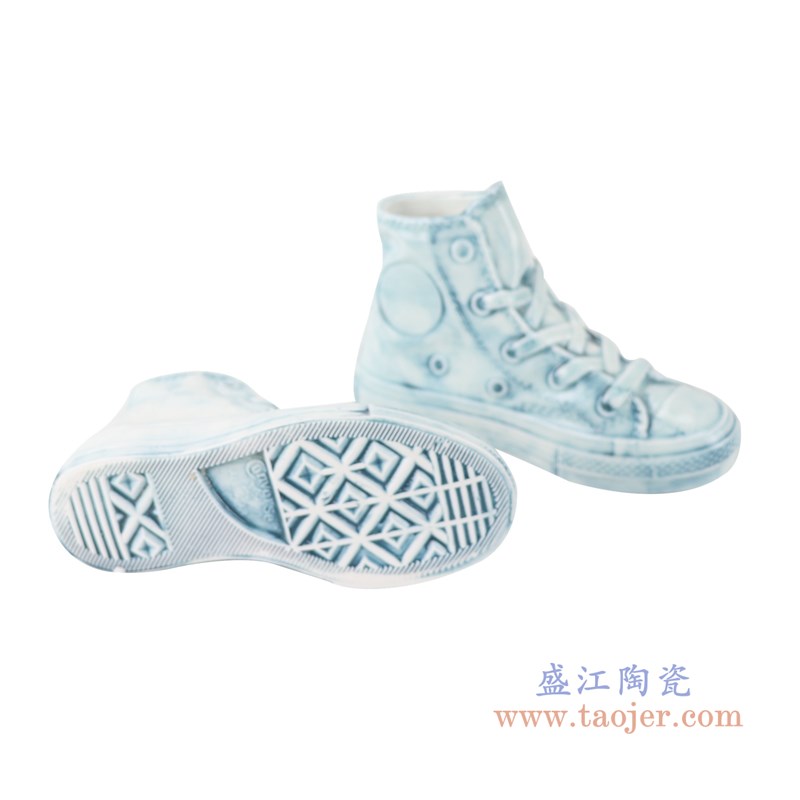 颜色釉雕刻牛仔纹直筒小号鞋子;产品编号:RZQU06 产品尺寸(单位cm): 高:10.5直径:15.7口径:底径:重量:0.25KG
