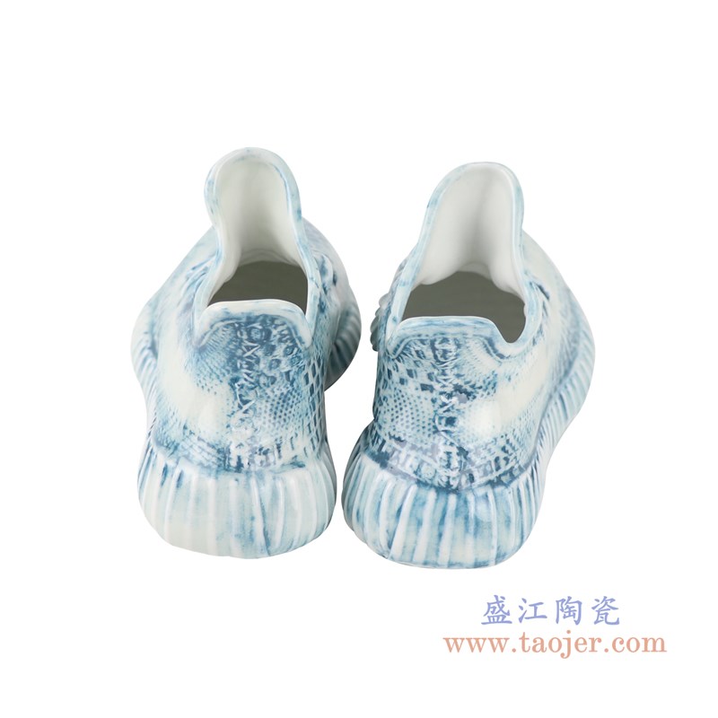 颜色釉雕刻牛仔格子拉链纹纹小号鞋子;产品编号:RZQU07 产品尺寸(单位cm): 高:9直径:16.7口径:底径:重量:0.25KG