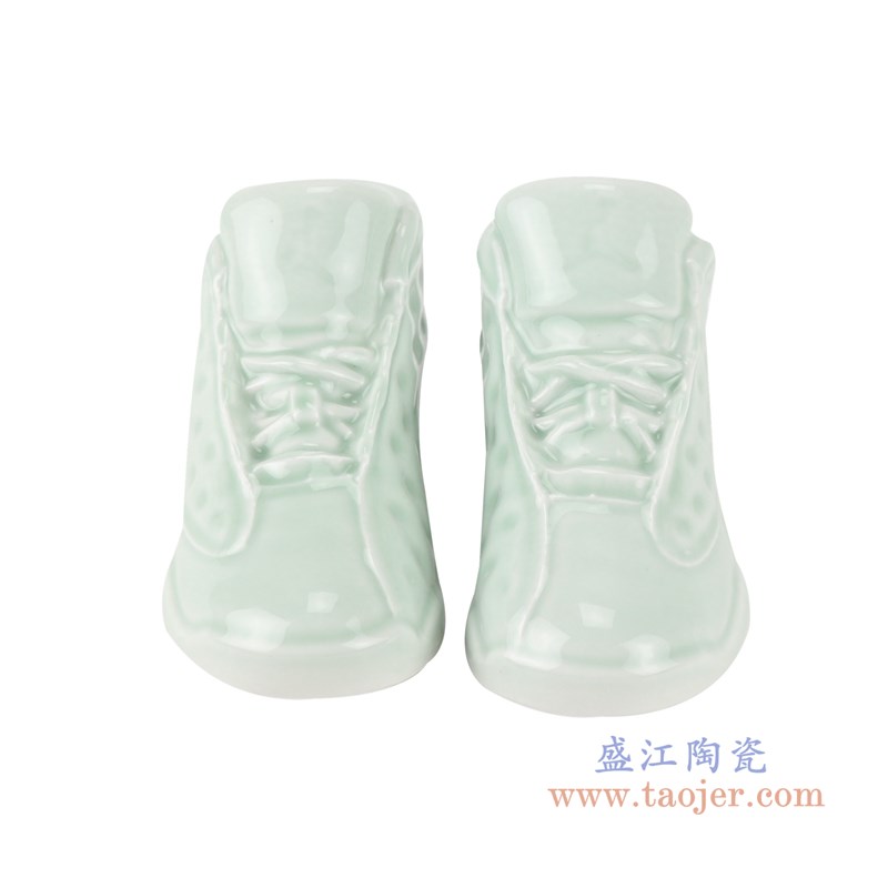 颜色釉青釉雕刻小号鞋子；产品编号：RZQU08       产品尺寸(单位cm):  高：9直径：16口径：底径：重量：0.2KG