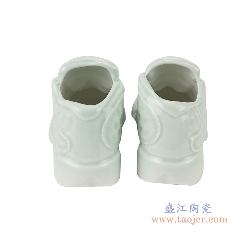 颜色釉青釉雕刻小号鞋子;产品编号:RZQU08 产品尺寸(单位cm): 高:9直径:16口径:底径:重量:0.2KG