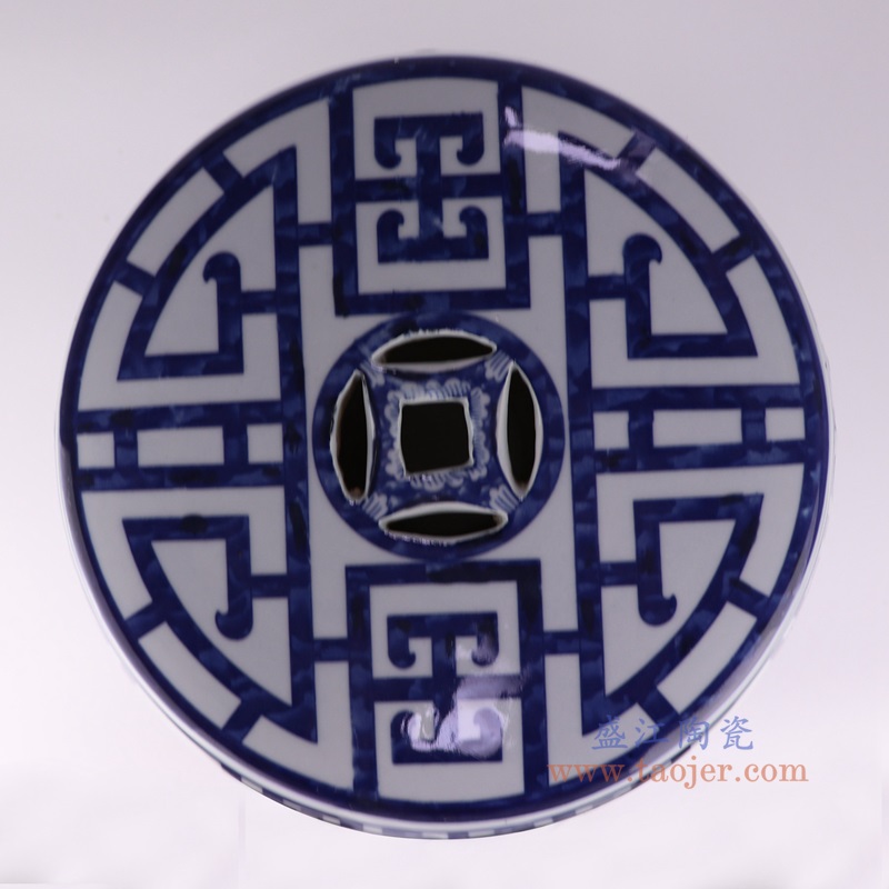 青花窗花纹铜钱孔鼓凳圆凳子,产品编号:RZSI39-C 产品尺寸(单位cm): 高44直径35.3口径底径28重量12KG