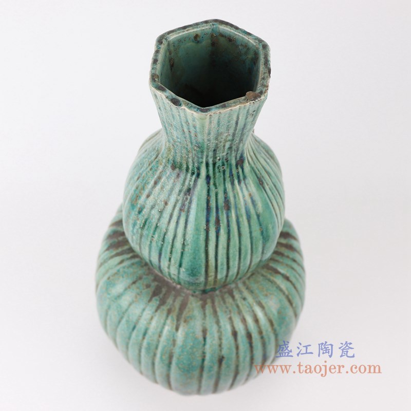 仿古窑变绿釉竖纹敞口葫芦瓶;产品编号:RZSP07 产品尺寸(单位cm): 高:41直径:19.5口径:7底径:11.5重量:2.75KG