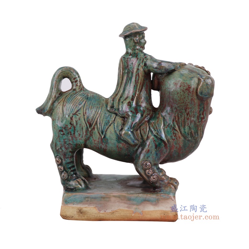 窑变绿色人物骑狮雕塑一对，产品编号：RZSP50       产品尺寸(单位cm):  高26直径25.6口径底径15.7重量2.7KG