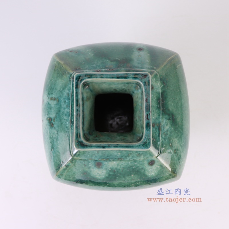 窑变绿色四方梅瓶,产品编号:RZSP52 产品尺寸(单位cm): 高26.5直径16.8口径底径8.2重量1.7KG