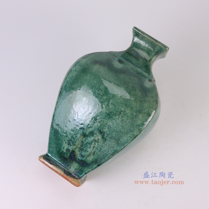 窑变绿色四方梅瓶,产品编号:RZSP52 产品尺寸(单位cm): 高26.5直径16.8口径底径8.2重量1.7KG