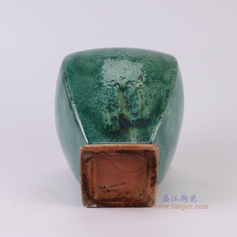 窑变绿色四方梅瓶,产品编号:RZSP52 产品尺寸(单位cm): 高26.5直径16.8口径底径8.2重量1.7KG