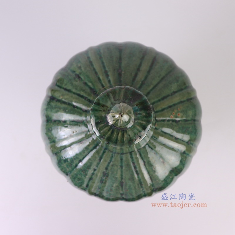 窑变绿色带盖瓜楞梅瓶,产品编号:RZSP53 产品尺寸(单位cm): 高40.3直径21.5口径底径11.3重量2.5KG