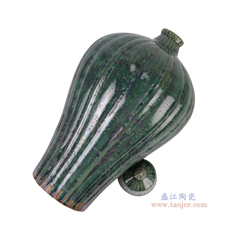 窑变绿色带盖瓜楞梅瓶,产品编号:RZSP53 产品尺寸(单位cm): 高40.3直径21.5口径底径11.3重量2.5KG