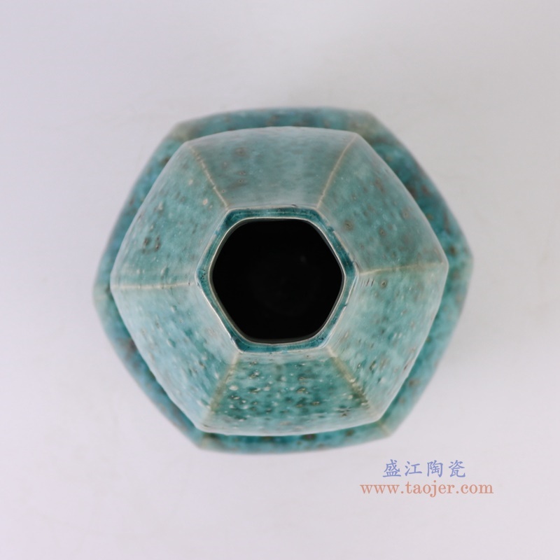 窑变绿色六方葫芦瓶,产品编号:RZSP54 产品尺寸(单位cm): 高28.5直径17.6口径底径10重量1.5KG