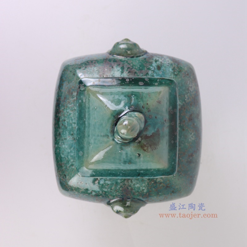窑变绿色狮头耳四方盖罐将军罐,产品编号:RZSP57 产品尺寸(单位cm): 高29.5直径23.5口径底径10重量2.6KG