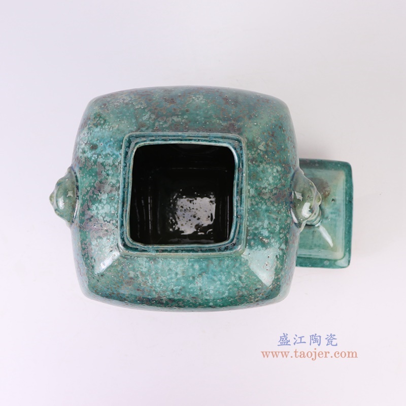 窑变绿色狮头耳四方盖罐将军罐,产品编号:RZSP57 产品尺寸(单位cm): 高29.5直径23.5口径底径10重量2.6KG