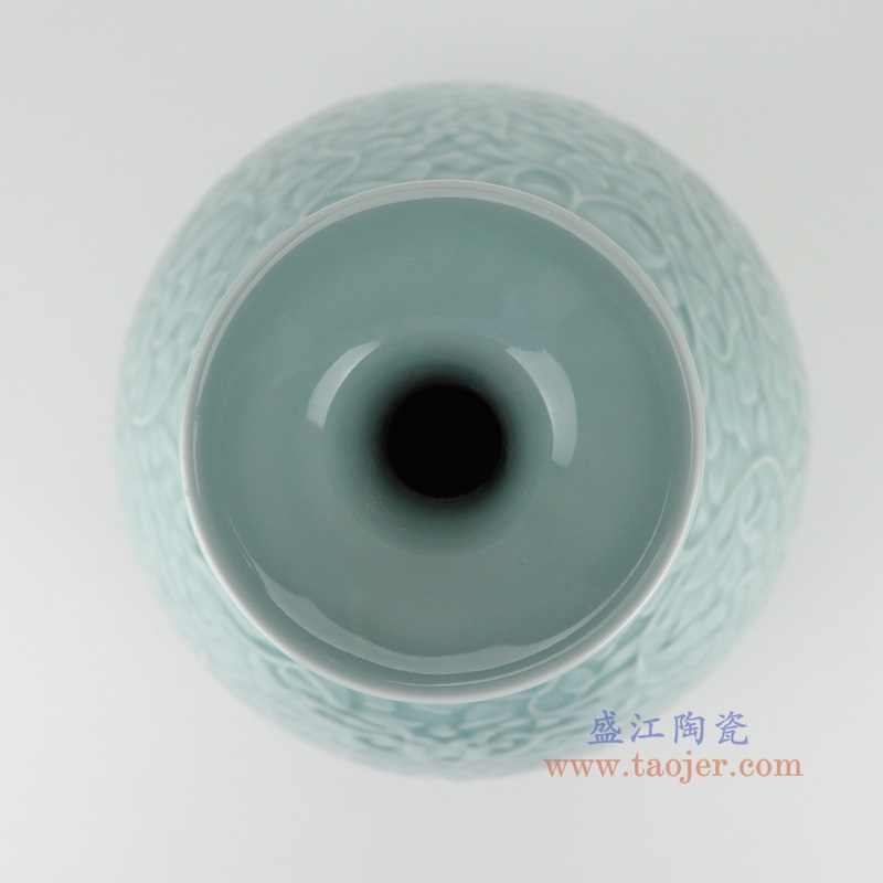 青釉雕刻缠枝莲玉壶春瓶,产品编号:RZTM18 产品尺寸(单位cm): 高39.5直径24口径底径15重量3.55KG