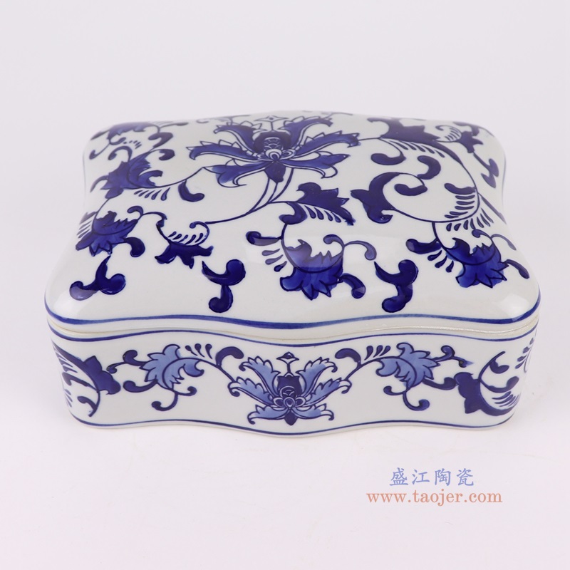 青花缠枝莲长方形糖果盒，产品编号：RXAE-FL15-439       产品尺寸(单位cm):  高8.7直径20口径21底径重量1.4KG
