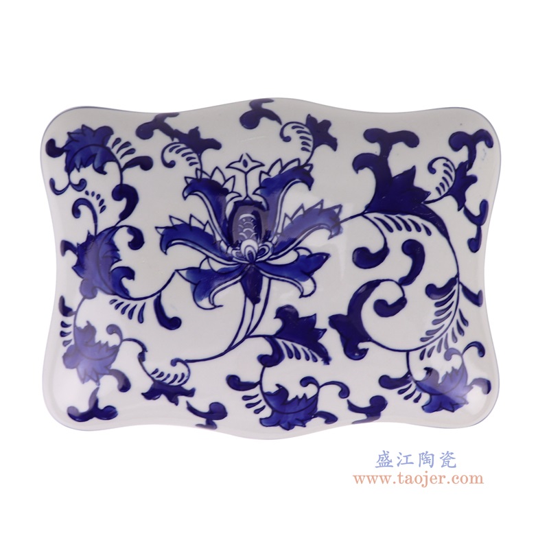 青花缠枝莲长方形糖果盒，产品编号：RXAE-FL15-439       产品尺寸(单位cm):  高8.7直径20口径21底径重量1.4KG