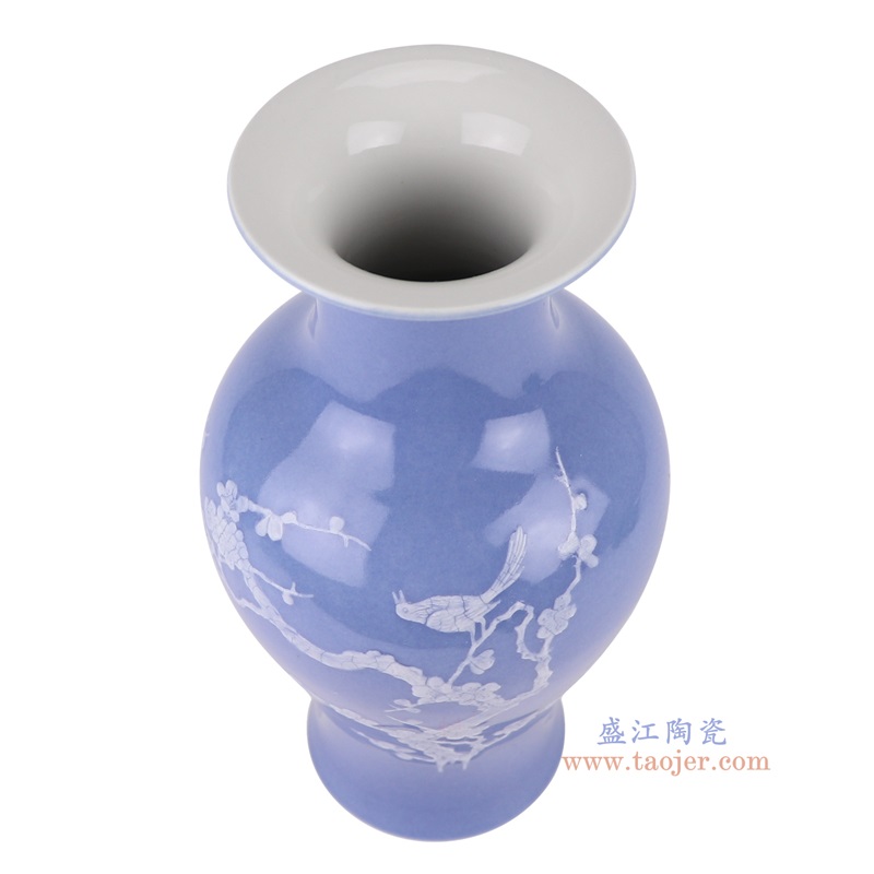 颜色釉蓝底雕刻白梅花鸟鱼尾瓶,产品编号:RXAI01 产品尺寸(单位cm): 高27.9直径14..7口径19底径9.8重量1.5KG