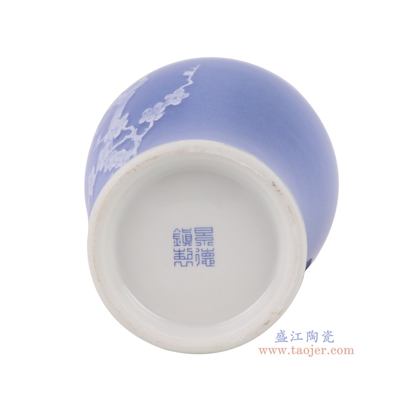 颜色釉蓝底雕刻白梅花鸟鱼尾瓶,产品编号:RXAI01 产品尺寸(单位cm): 高27.9直径14..7口径19底径9.8重量1.5KG