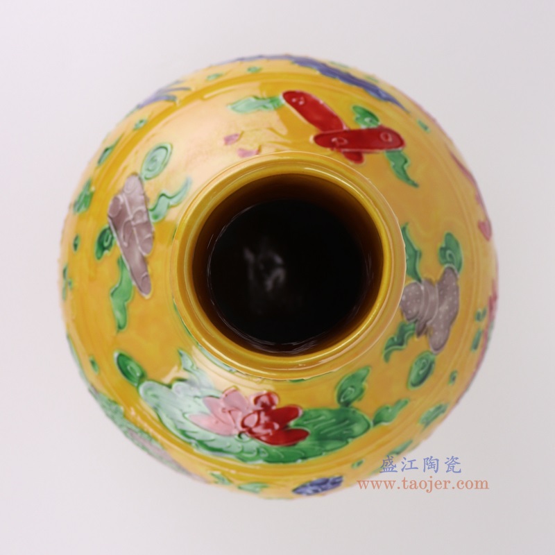 黄底雕刻龙凤呈祥纹天球瓶大号，产品编号：RXAJ01-B       产品尺寸(单位cm):  高32.3直径20.8口径19.5底径11.3重量2KG