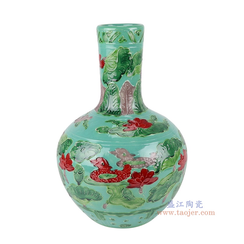 绿底雕刻鸳鸯戏水荷花纹天球瓶大号，产品编号：RXAJ01-D       产品尺寸(单位cm):  高31直径21口径底径10.6重量2.1KG