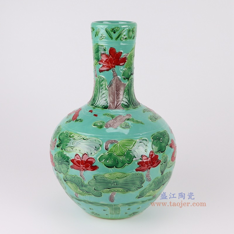 绿底雕刻鸳鸯戏水荷花纹天球瓶大号，产品编号：RXAJ01-D       产品尺寸(单位cm):  高31直径21口径底径10.6重量2.1KG