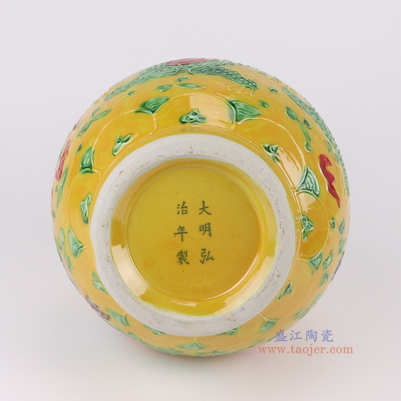 黄底雕刻龙凤呈祥纹玉壶春瓶大号，产品编号：RXAJ03-B       产品尺寸(单位cm):  高32.2直径19.5口径底径11重量1.75KG