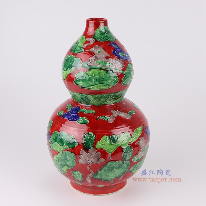 红底雕刻鸳鸯戏水荷花纹葫芦瓶大号，产品编号：RXAJ05       产品尺寸(单位cm):  高32.8直径20口径底径11.2重量2KG