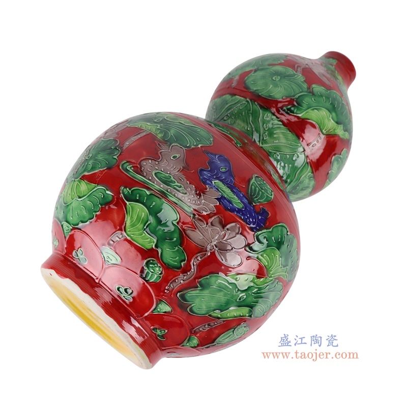 红底雕刻鸳鸯戏水荷花纹葫芦瓶大号，产品编号：RXAJ05       产品尺寸(单位cm):  高32.8直径20口径底径11.2重量2KG