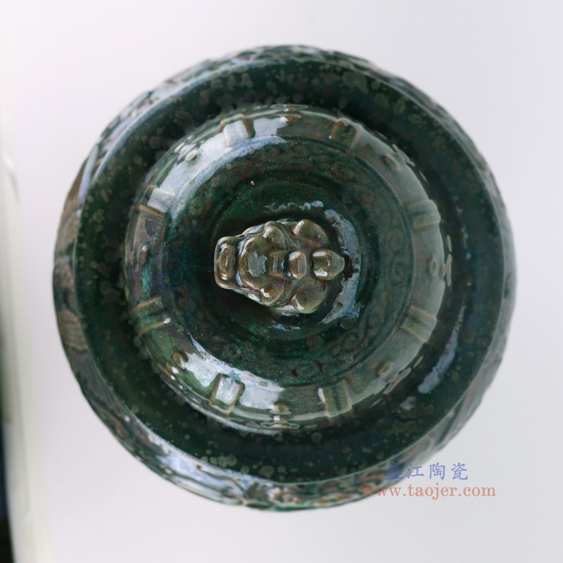 开片窑变绿釉狮子头雕刻龙凤纹将军罐，产品编号：RZSP42       产品尺寸(单位cm):  高55.7直径29.7口径12底径19.5重量6.75KG